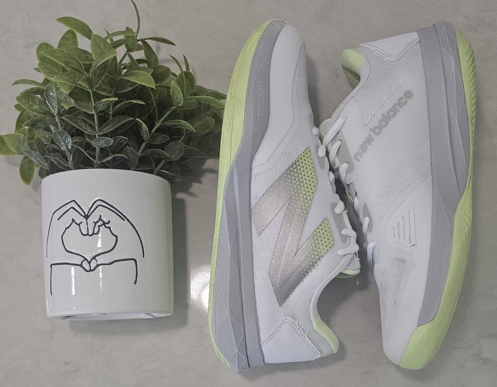 New Balance FuelCell 796v4 Womens Size 8 White Tennis Pickleball Shoes WCH796W4